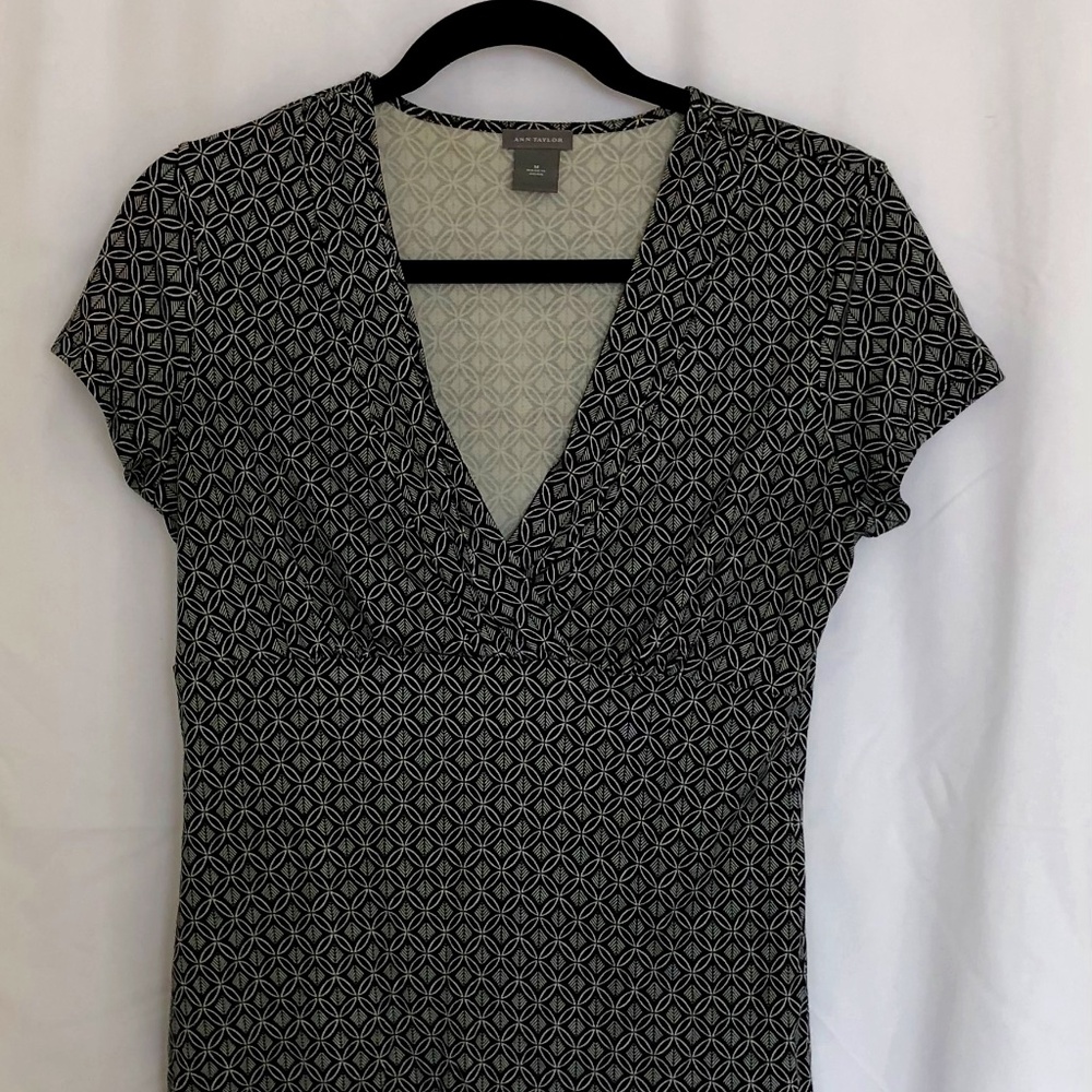 Ann Taylor Short-sleeved knit top, Size M